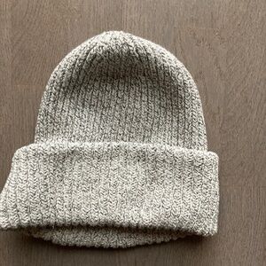 Roots Salt and Pepper Toque